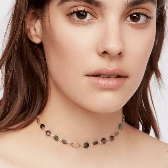 Ela Rae Libi coin stone necklace with center stone - Picture 9 of 9